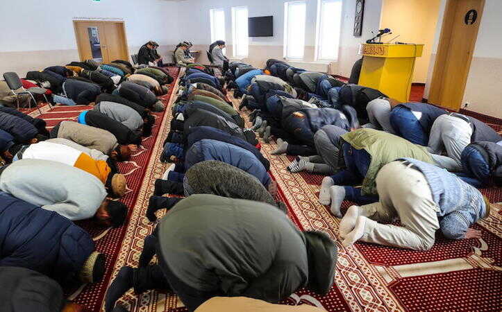 preghiera musulmana nel Lazio.jpg