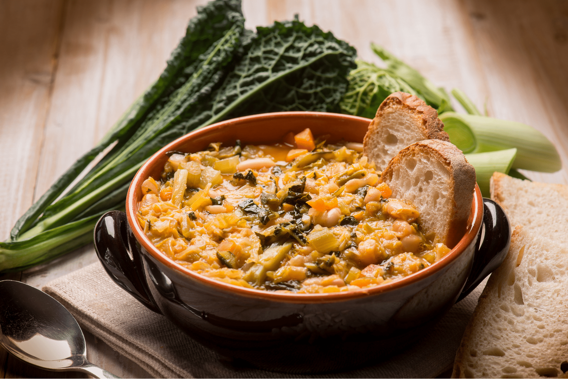 Ribollita veloce e cremosa a modo mio: una zuppa a base di cavolo nero 1 ribollita di cavolo nero.png