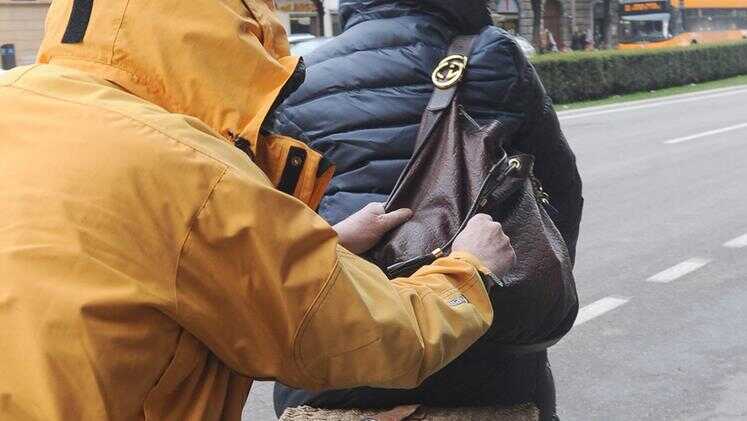 Ruba borsa e cellulare a una turista, fermato dalla Polizia di Roma Capitale: fermato un algerino 1 scippo.jpg