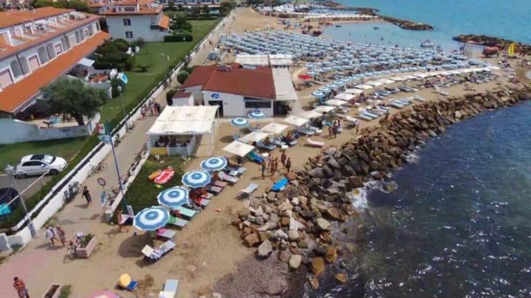 spiaggia santa severa grottini alto.jpg