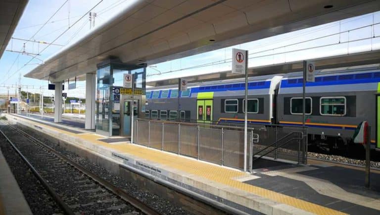 stazione ladispoli binari treno 1.jpg