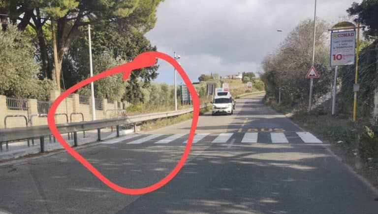 strisce pedonali guard rail civitavecchia 1.jpg