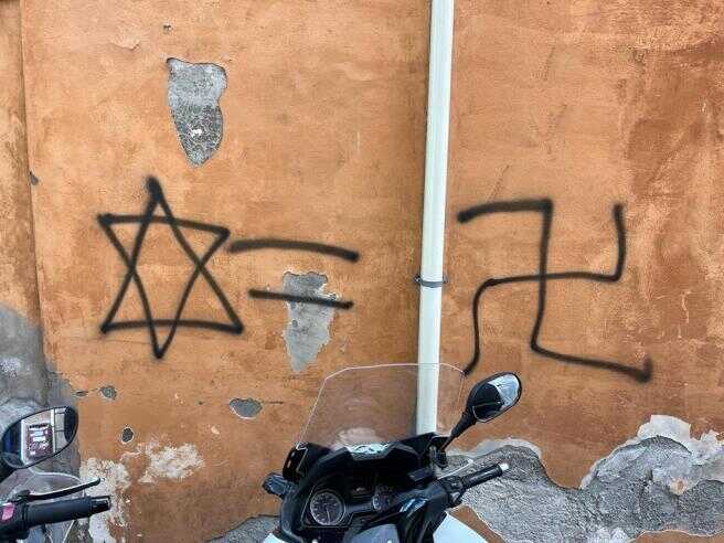 svastica ghetto roma.jpeg