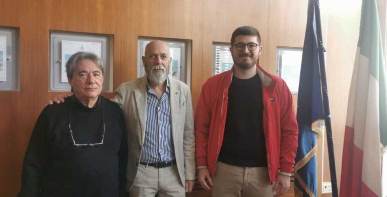 tedesco incontra giovanissimo studente marinaio.jpeg
