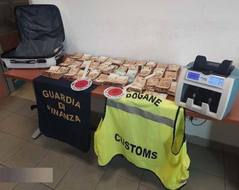 valuta non dichiarata denaro finanza dogane porto civitavecchia.jpg