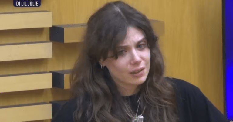 22Amici 23 Lil Jolie piange p.png