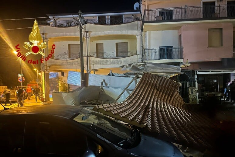 “Maestrale in Sardegna: vento forte a 130 km/h, tetto scoperchiato a Siniscola” 1 22Maestrale in Sardegna vento .jpg
