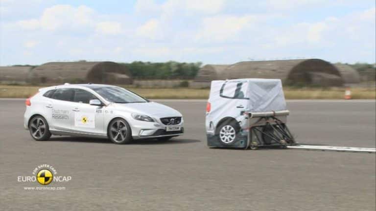 AEB meno efficace con camion e moto: lo studio IIHS 1 8163 aeb.jpg