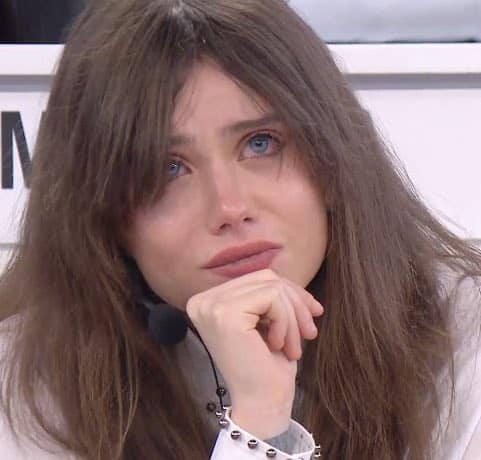 Amici 23 | Lil Jolie si commuove e annuncia: “Me ne vado. Delusione forte” 1 Amici 23 Lil Jolie si commuo.jpg