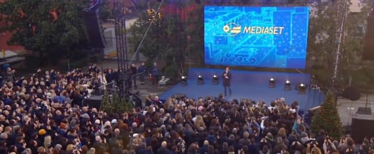 Andrea Giambruno chiede a Medi.jpg
