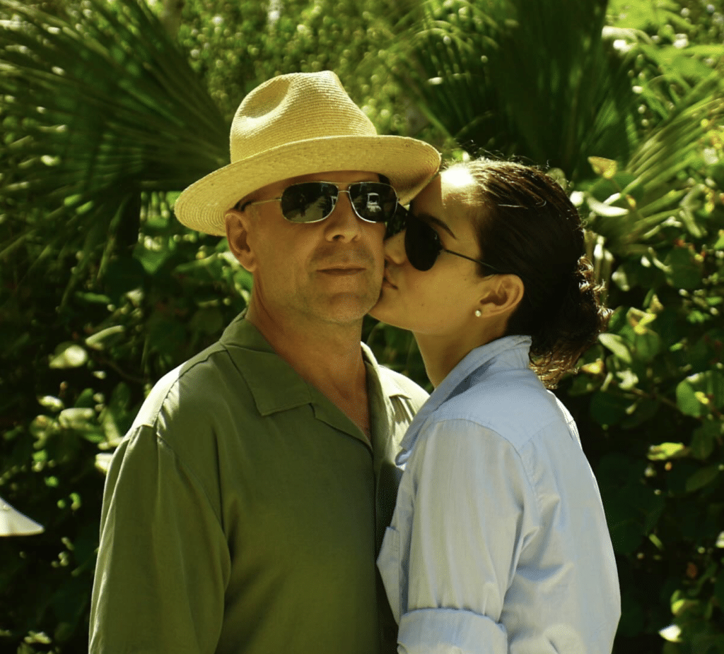 Anniversario di matrimonio di Bruce Willis e Emma Heming: 16 anni di amore nonostante la demenza. 1 Anniversario di matrimonio di .png