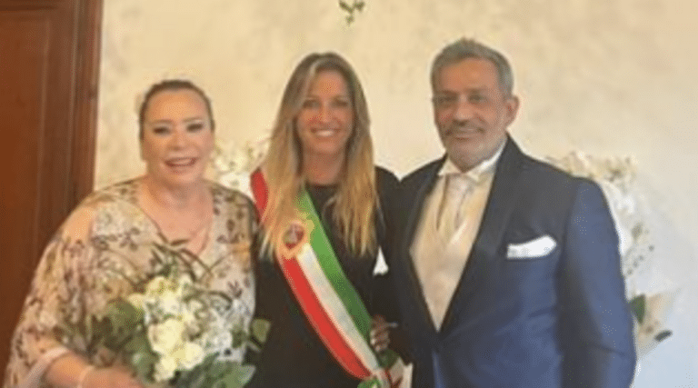 Barbara De Rossi sposa Simone .png