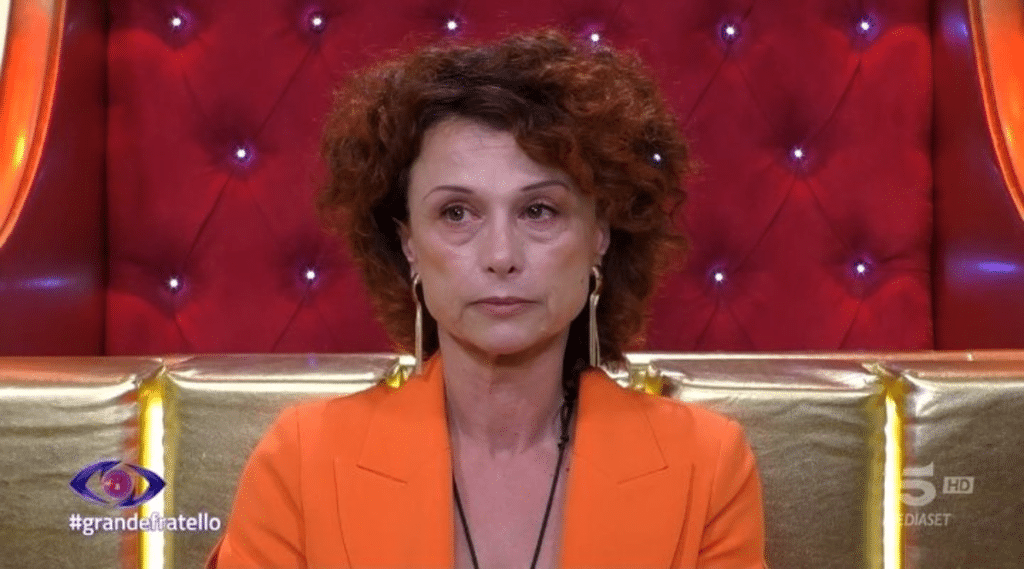 Beatrice Luzzi abbandona tutto.png