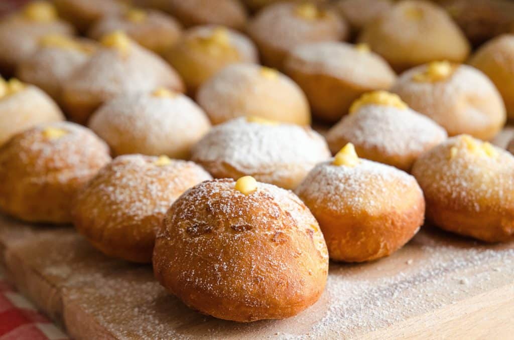 Bomboloni alla crema scaled.jpg
