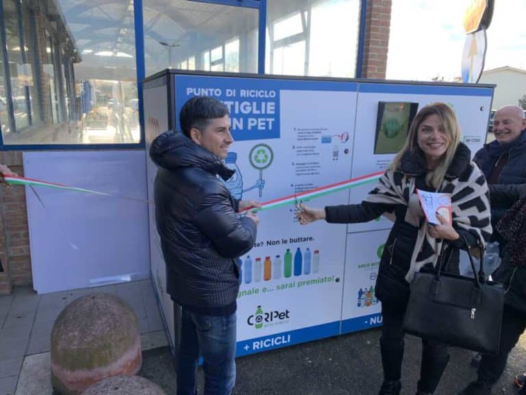 Civitavecchia coop riciclo bottiglie.jpeg