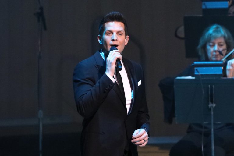 Clifton Murray Una Voce Poten.jpg