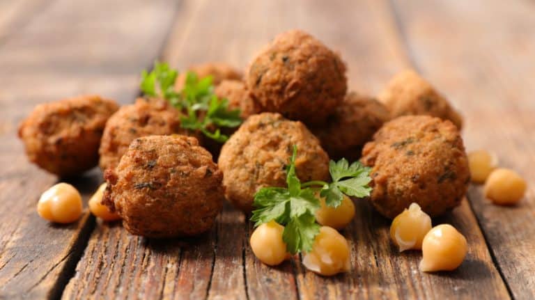 Falafel o polpette di ceci per un aperitivo insolito 1 Falafel scaled.jpg