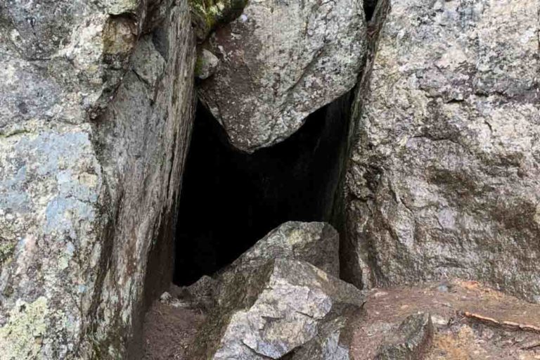 Grotta della Chiesa del Diavolo.jpg