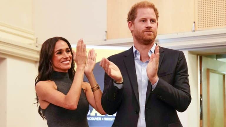Harry e Meghan Natale senza r.jpg