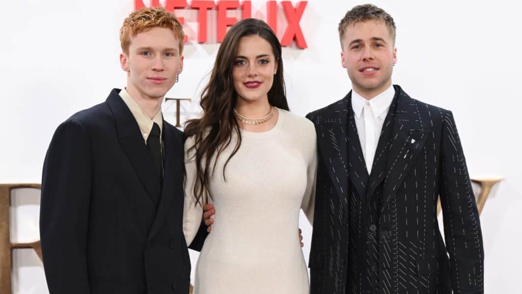 Il red carpet di The Crown Em.jpg
