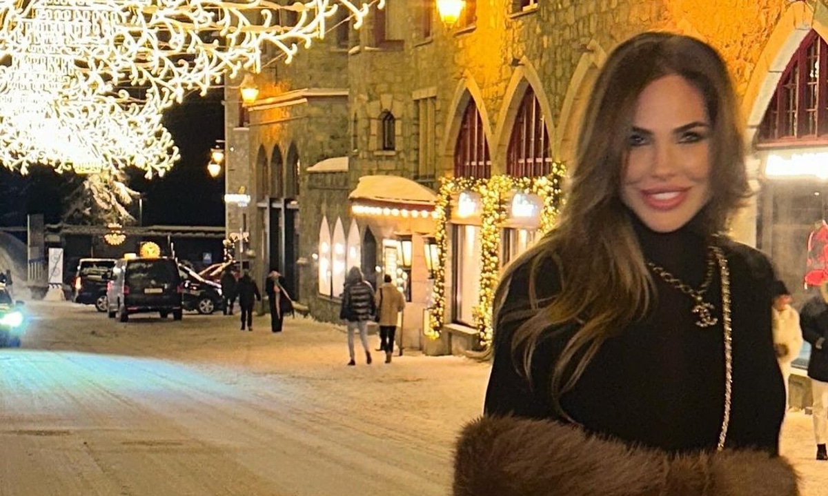Ilary Blasi incinta di Bastian.jpg