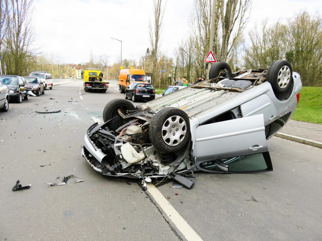 Incidente stradale grave con cappottamento auto.jpg