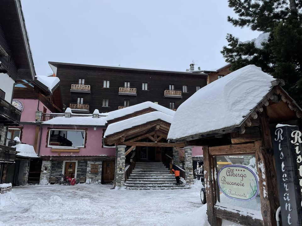 Incredibile nevicata sulle Alpi di confine: Cervinia e Riale trasformate in un paesaggio da fiaba | FOTO 1 Incredibile nevicata sulle Alp.jpg