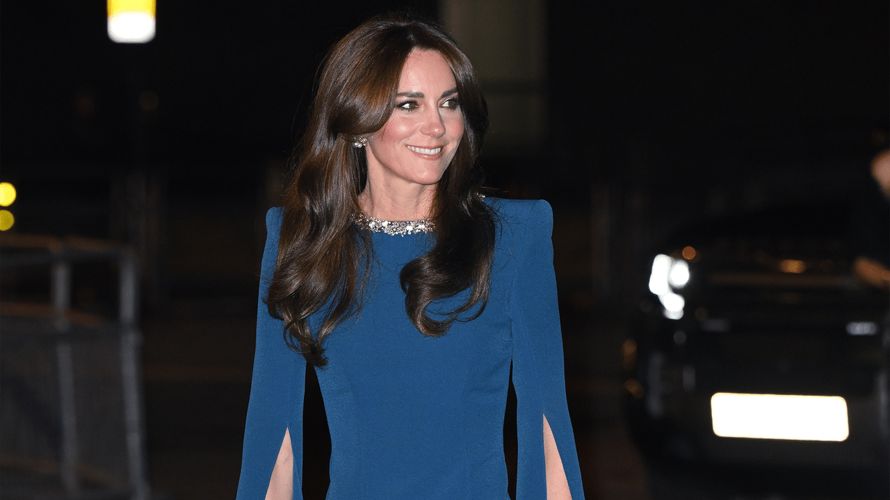 Kate Middleton porta Charlotte.png