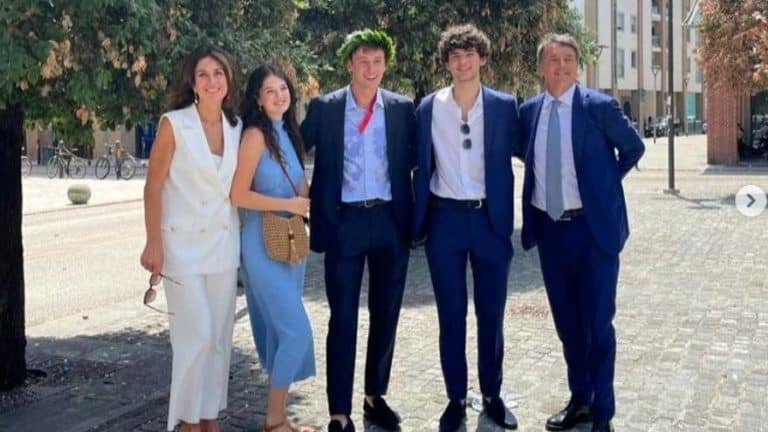 La laurea di Francesco Renzi: orgoglio e critiche 1 La laurea di Francesco Renzi .jpg