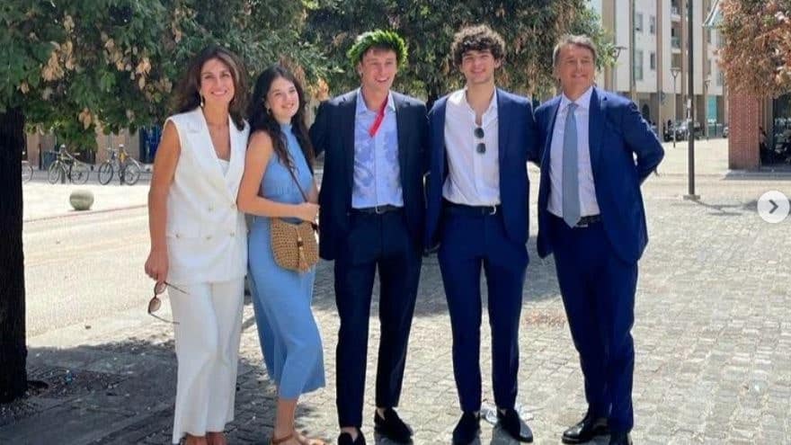 La laurea di Francesco Renzi: orgoglio e critiche 1 La laurea di Francesco Renzi .jpg