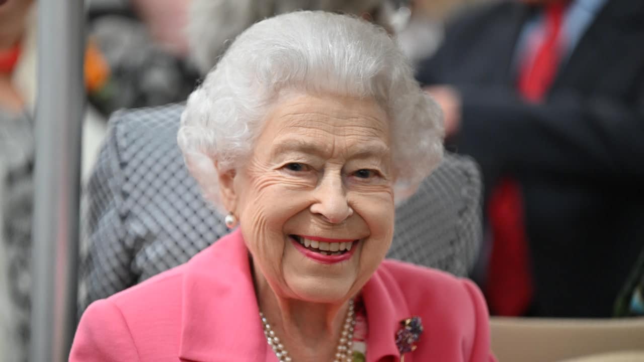 La regina Elisabetta il fasci.jpg