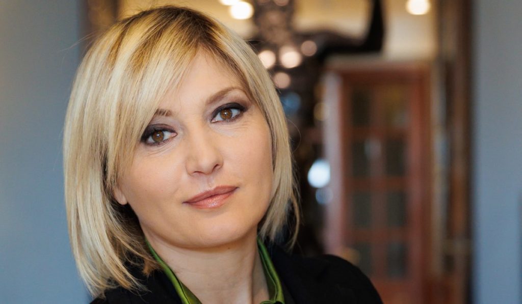 Lara implora perdono per i suo.jpg