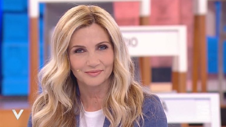 Lorella Cuccarini co conduttr.jpg