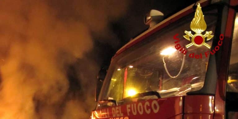Maxi incendio a Roma 12 macch.jpg