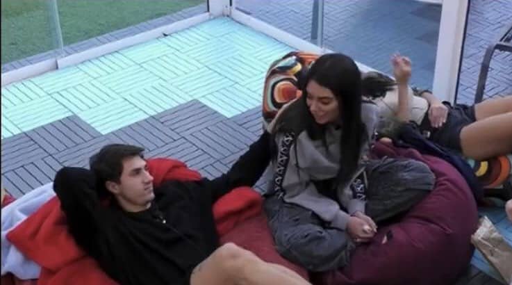 Mirko ignora Greta e si avvici.jpg