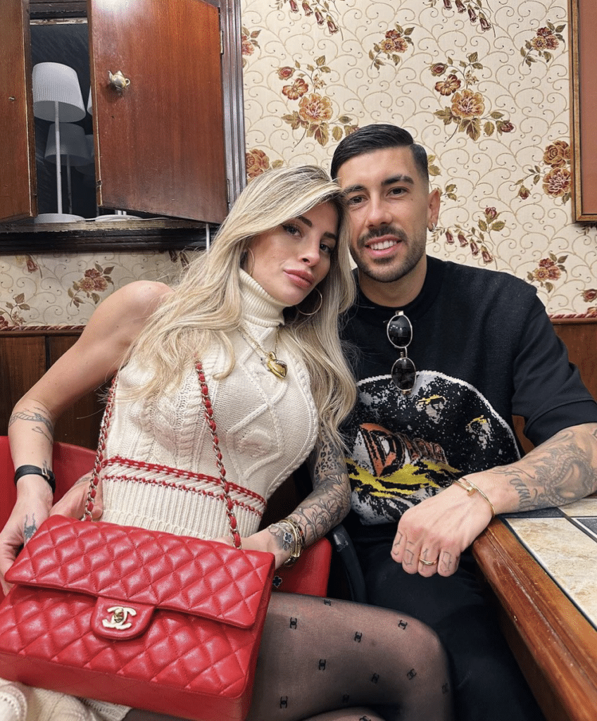 Polemica su Instagram: Chiara Nasti mostra la sua borsa di Chanel per Natale e scatena il dibattito sui social 1 Polemica su Instagram Chiara .png