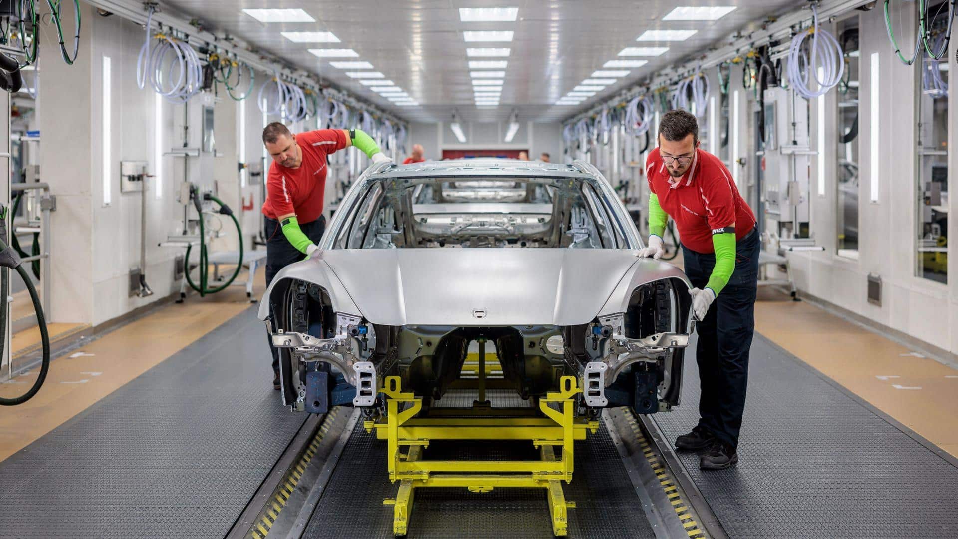 Produzione Porsche Macan a Leipzig Germania.jpg