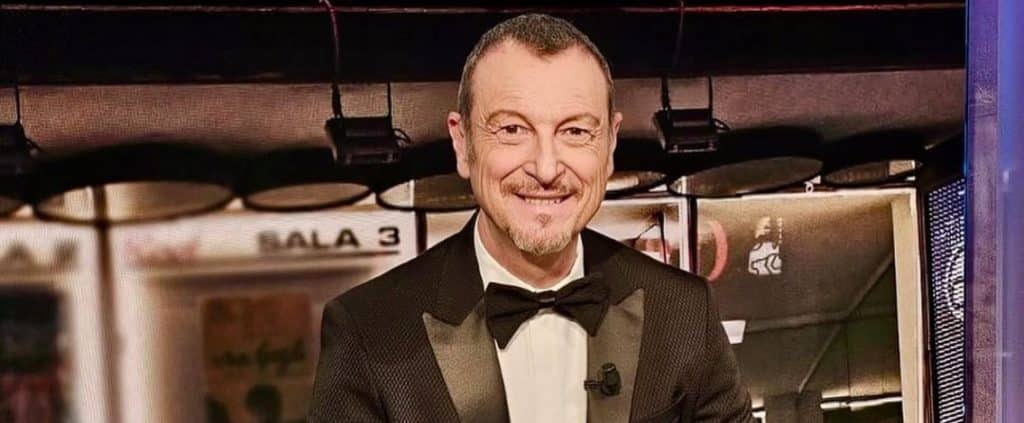 Sanremo 2024 Amadeus annuncia 2.jpg