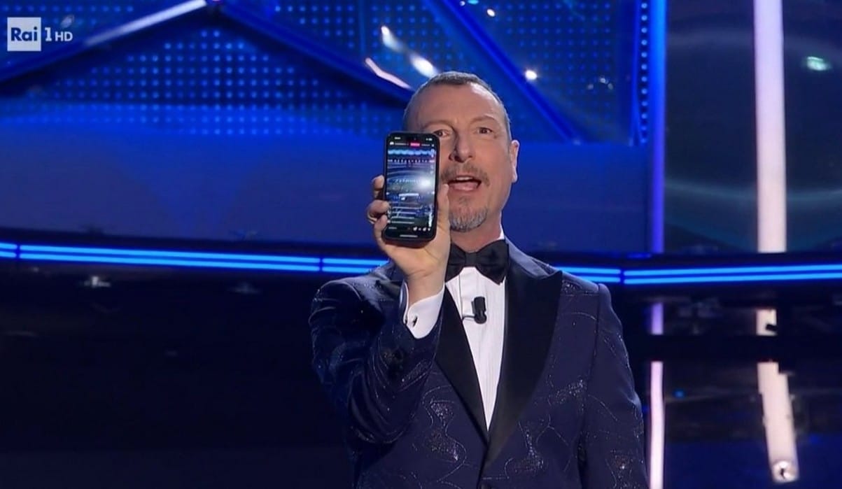 Sanremo 2025 Amadeus replaced.jpg