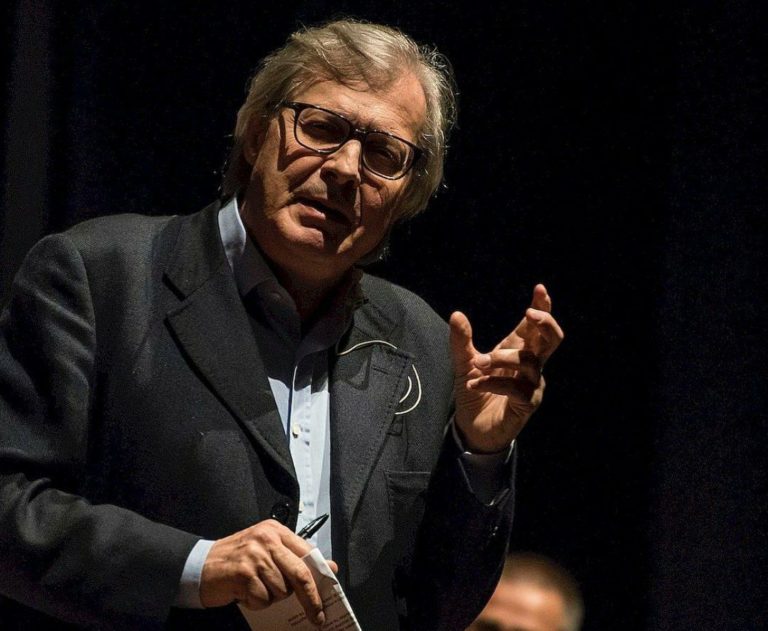 Sgarbi critica Fedez per il ma.jpg