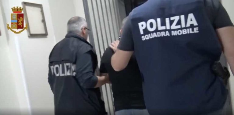 Squadra mobile polizia arresto 1.jpg