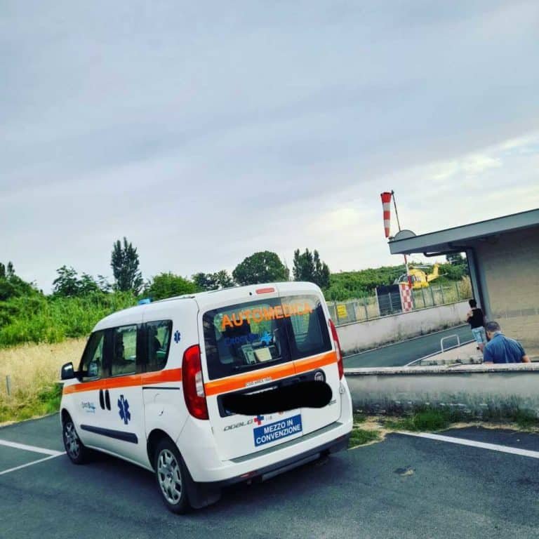 automedica croce blu pit elicottero ladispoli.jpg