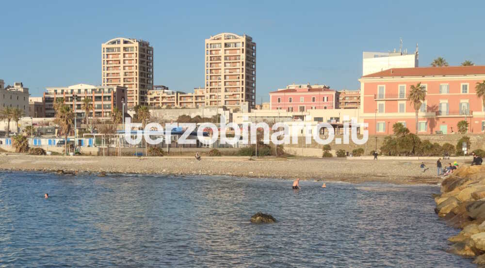 Bagno natalizio alla Marina di Civitavecchia 1 bagno bagnanti marina civitavecchia natale 2023 b.jpg