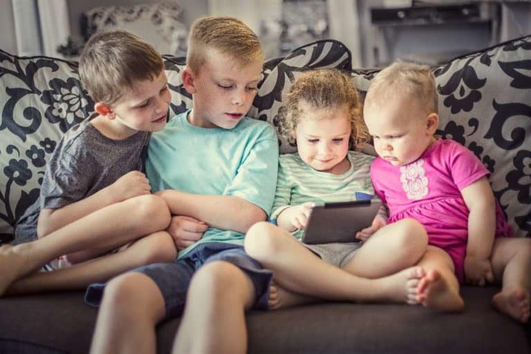 bambini tecnologia.jpg