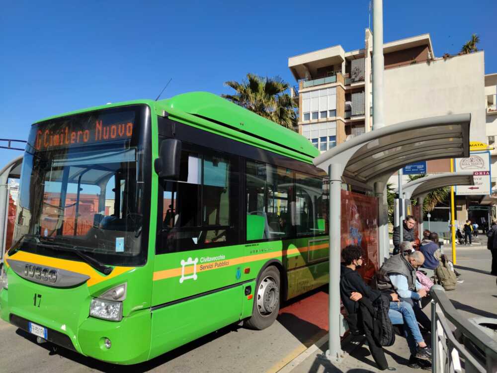 bus tpl csp civitavecchia linea g cimitero fermata cattedrale.jpg