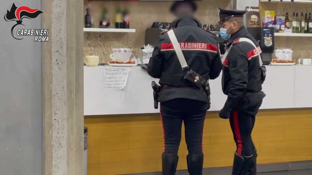 carabinieri perquisizione bar 2.jpg