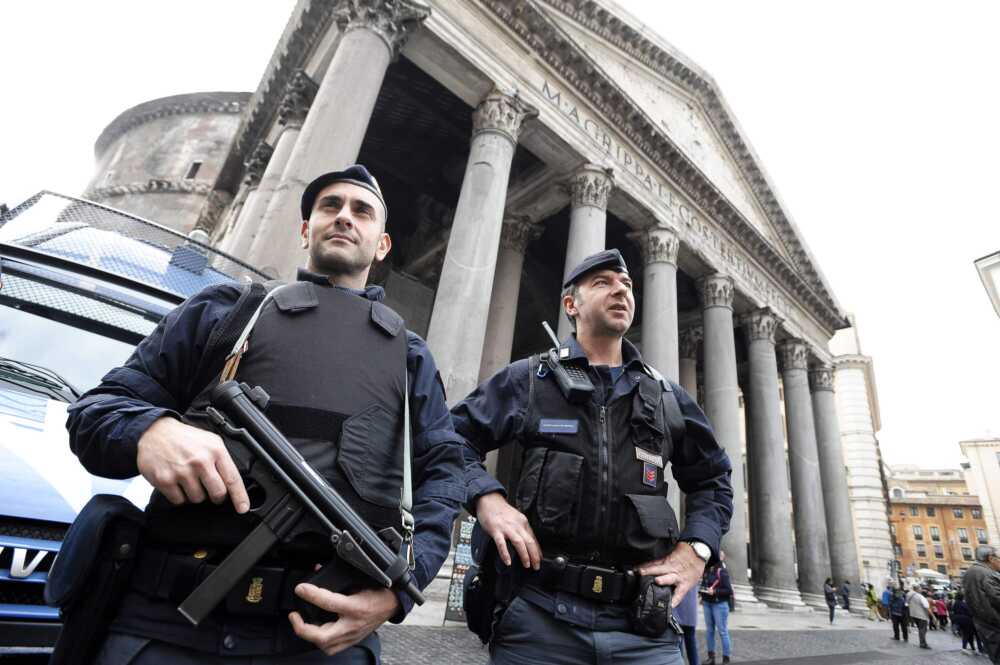 controlli anti terrorismo a Roma.jpg