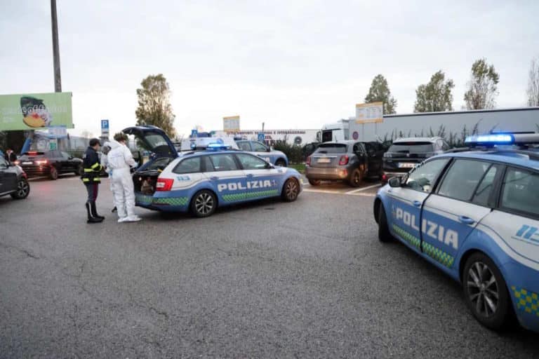 donna cerveteri accoltellata area servizio bisenzio est polizia stradale polstrada .jpg