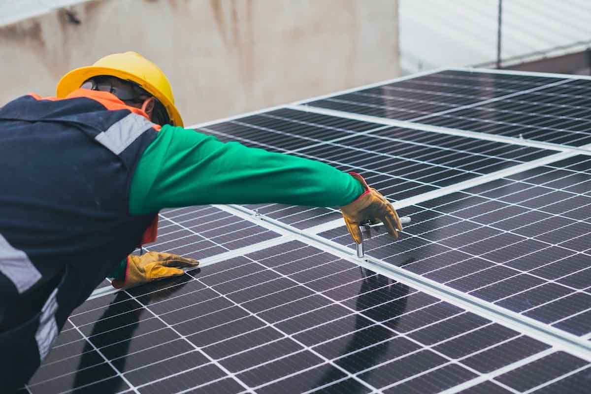 Energie rinnovabili: duro colpo di fine anno a causa di queste due modifiche che aumentano il costo degli impianti 1 energia solare impianto fotovoltaico.jpg