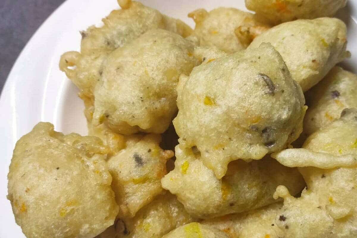 frittelle di fiori di zucca olive e parmigiano 4.jpg